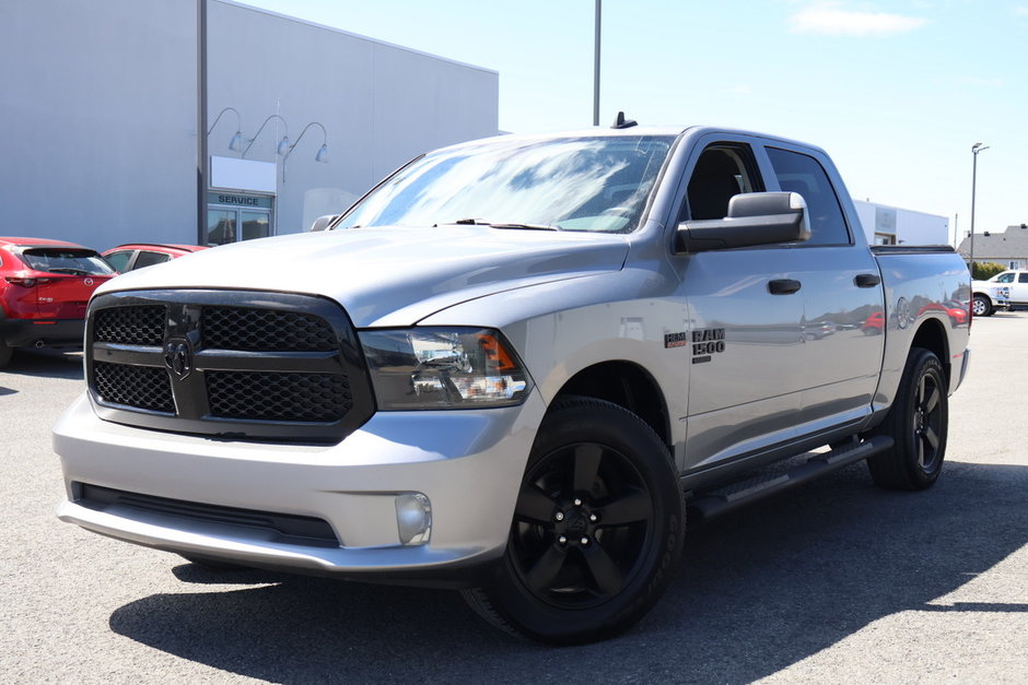 Ram 1500 Classic Express+Crew Cab+Night+Temps Froid+Remorquage 2020 à St-Jean-Sur-Richelieu, Québec