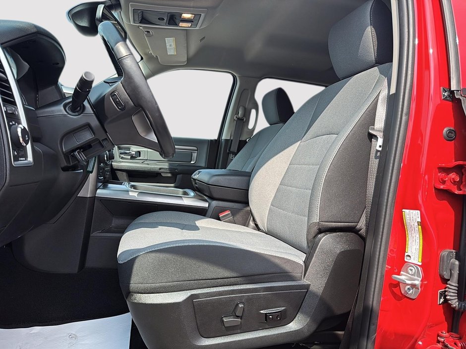 Ram 1500 Classic SLT+ | CREW CAB | V8 4X4 2022-8