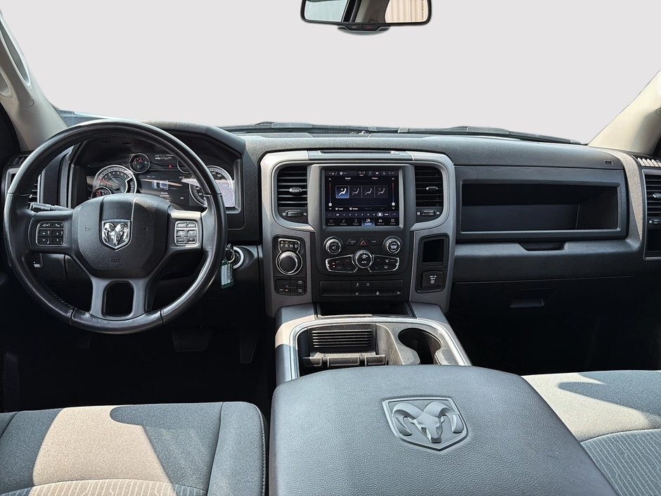 2022 Ram 1500 Classic Express Night 4x4 V6 Boîte 6.4-9
