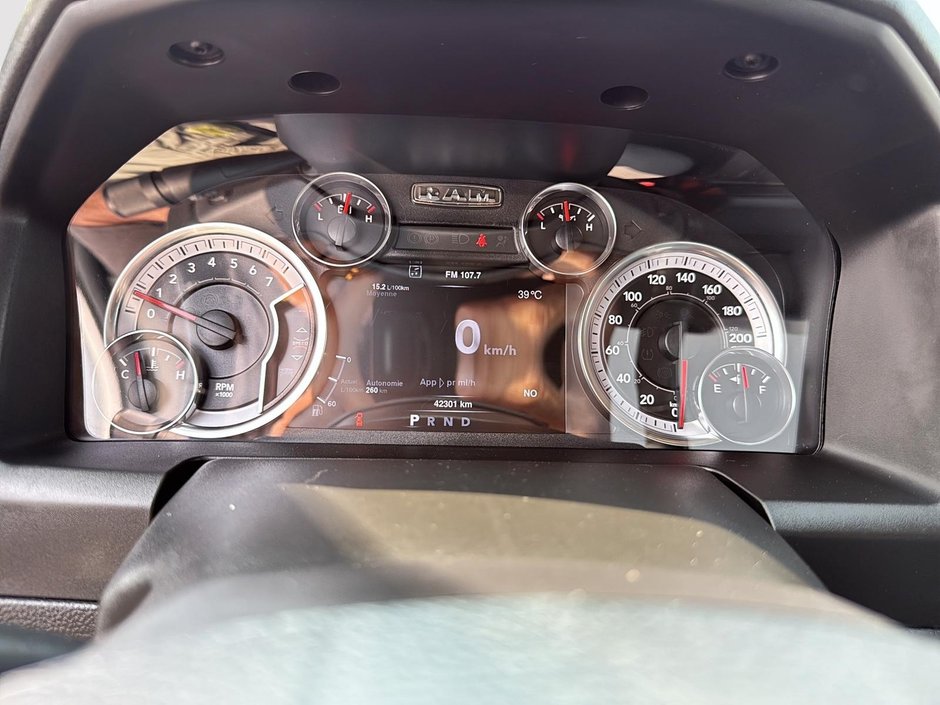2022 Ram 1500 Classic Express Night 4x4 V6 Boîte 6.4-12