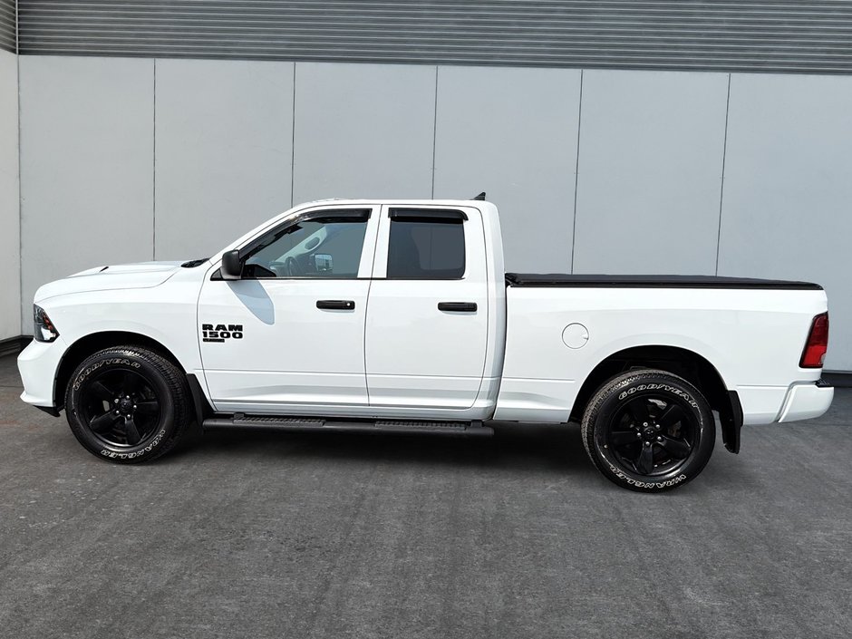 2022 Ram 1500 Classic Express Night 4x4 V6 Boîte 6.4-4