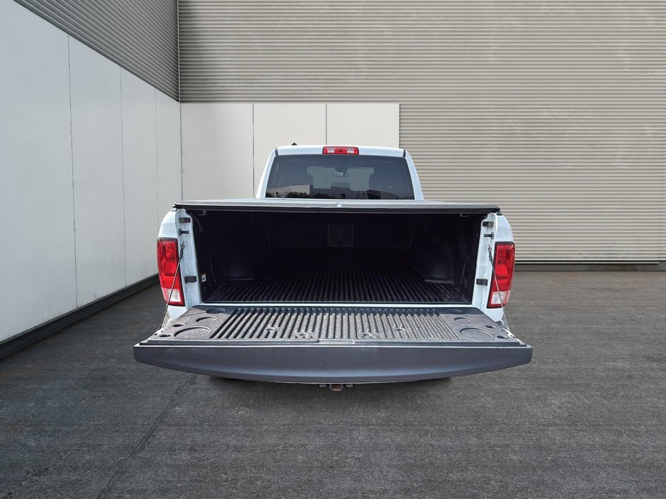 2022 Ram 1500 Classic Express Night 4x4 V6 Boîte 6.4-16