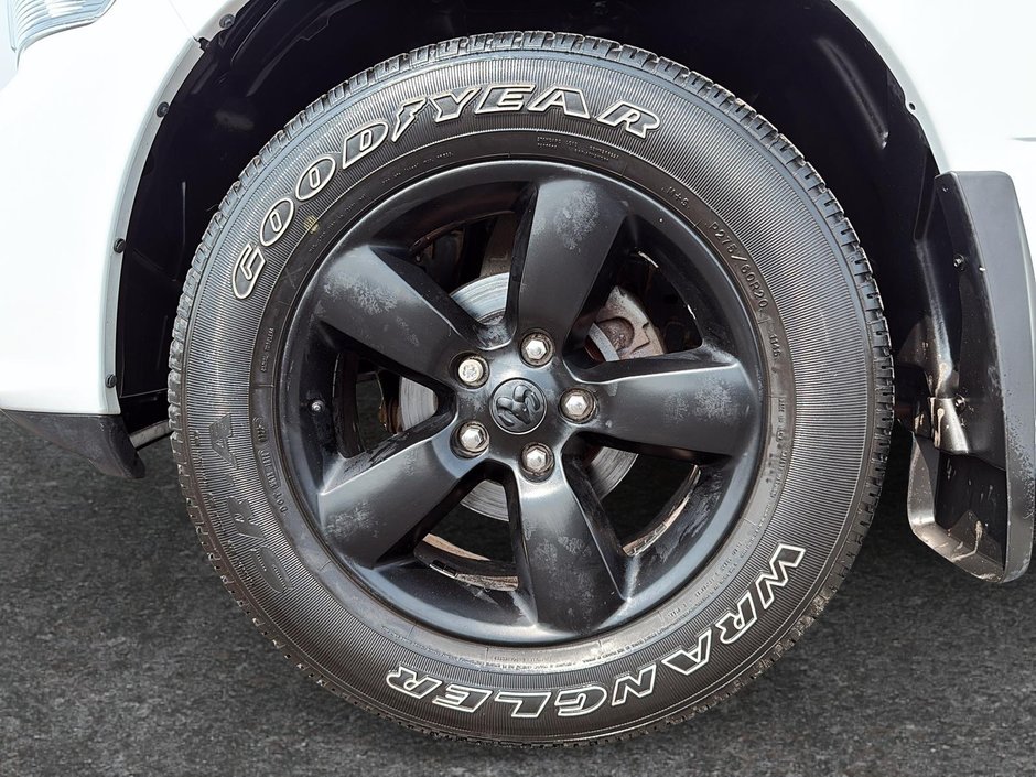 2022 Ram 1500 Classic Express Night 4x4 V6 Boîte 6.4-6