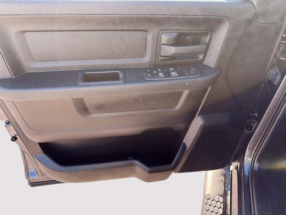 2022 Ram 1500 Classic Express-10