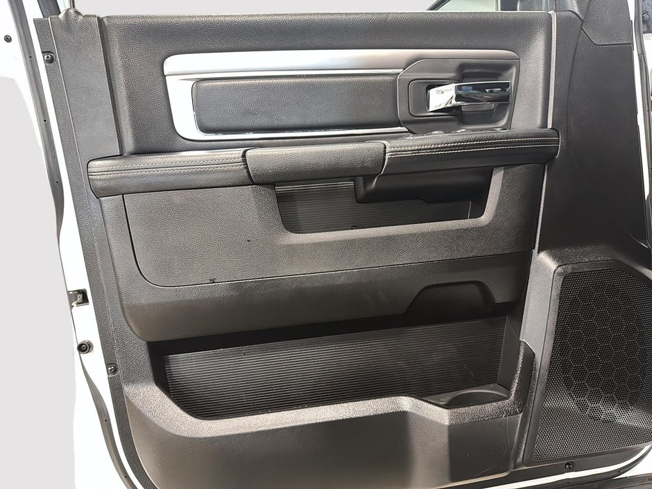 2022 Ram 1500 Classic Warlock-10