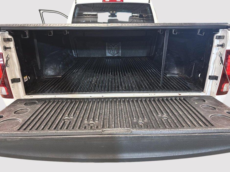 2022 Ram 1500 Classic Warlock-16