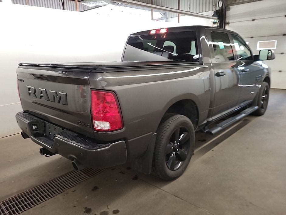 Ram 1500 Classic Express Night CrewCab V8 4x4 2023-1