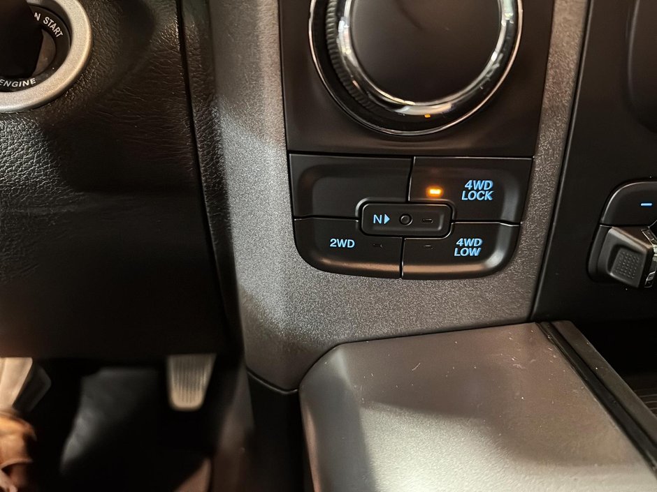 Ram 1500 Classic Express Night CrewCab V8 4x4 Boite de Fibre 2023-15