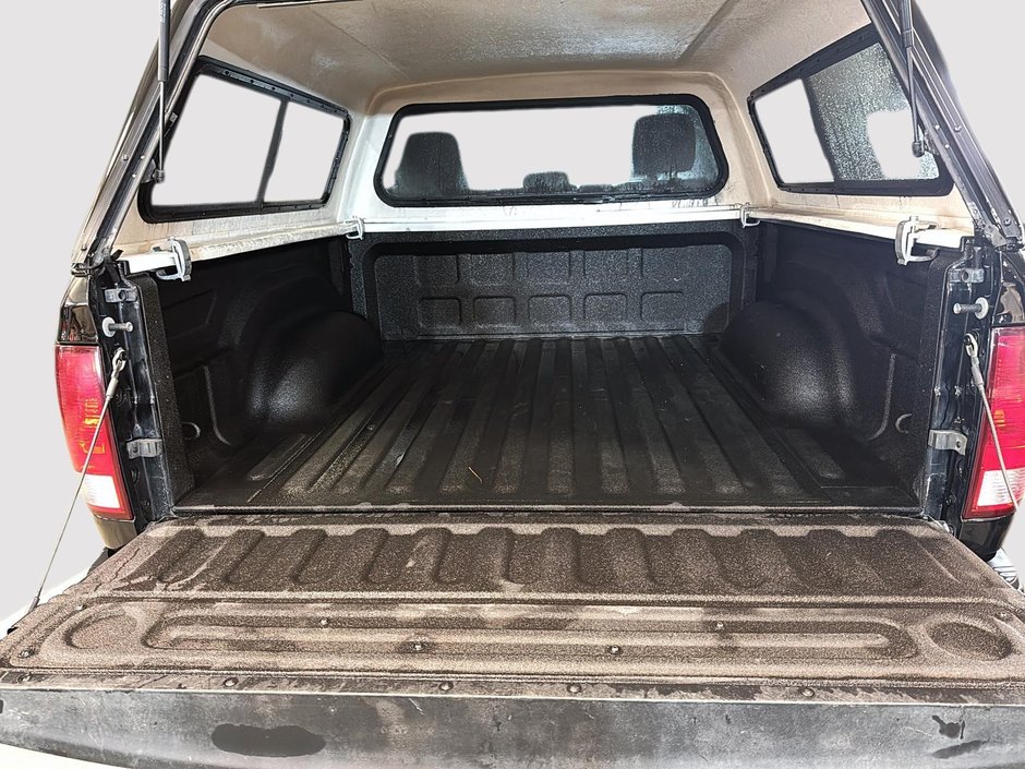 Ram 1500 Classic Express Night CrewCab V8 4x4 Boite de Fibre 2023-16