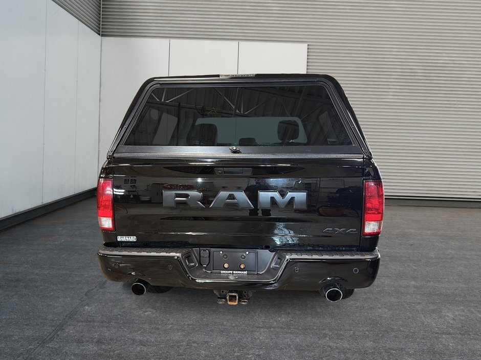 Ram 1500 Classic Express Night CrewCab V8 4x4 Boite de Fibre 2023-2