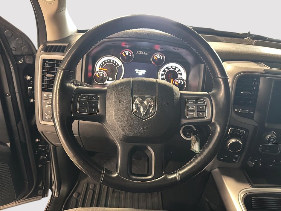 Ram 1500 Classic Express Night CrewCab V8 4x4 Boite de Fibre 2023-11