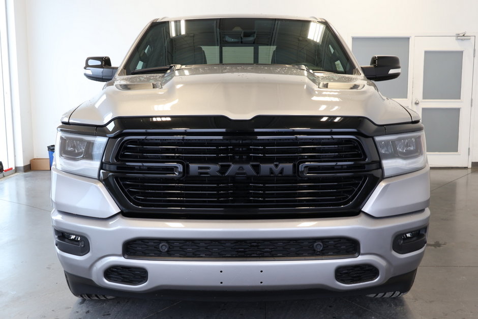 2022 Ram 1500 Laramie Night CrewCab V8 4X4-1