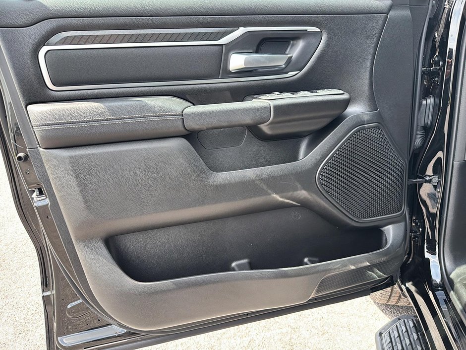 2025 Ram 1500 BIG HORN-10