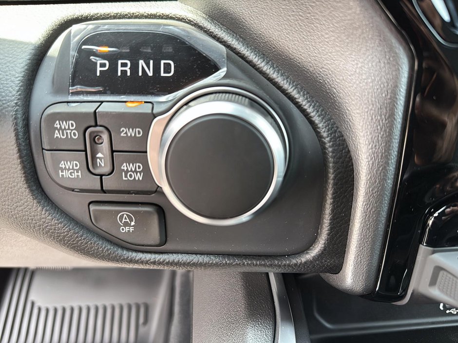 2025 Ram 1500 BIG HORN-14