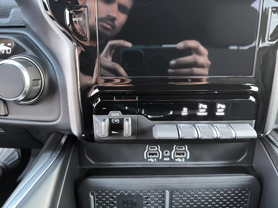 2025 Ram 1500 BIG HORN-12