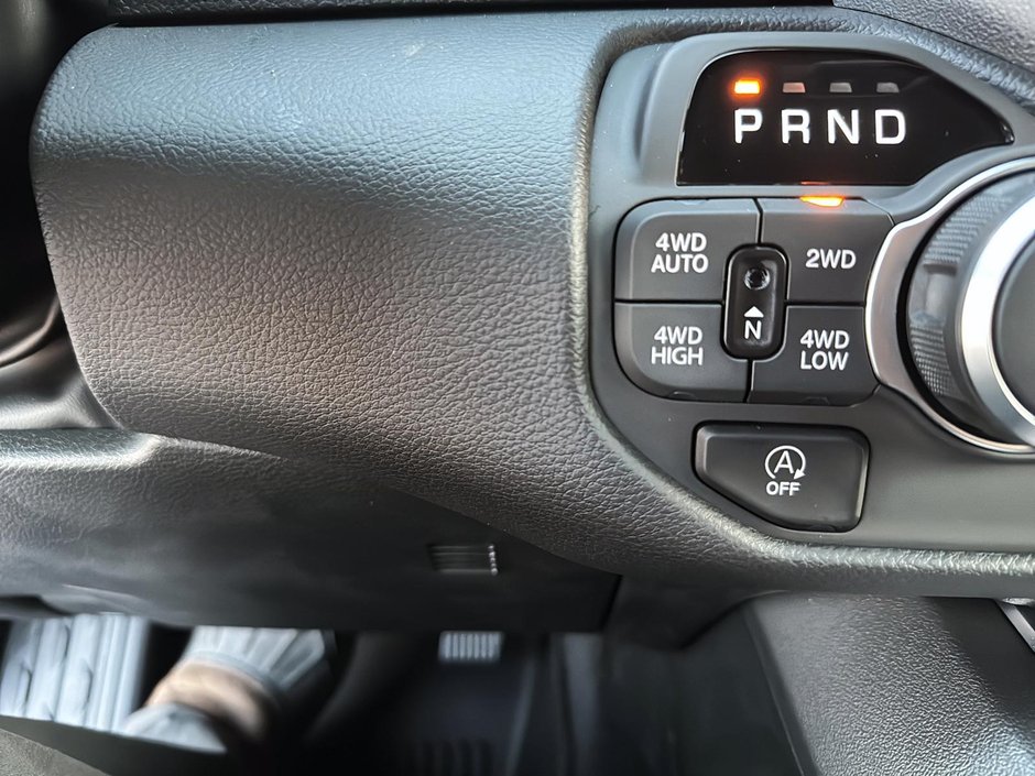 2025 Ram 1500 BIG HORN-14