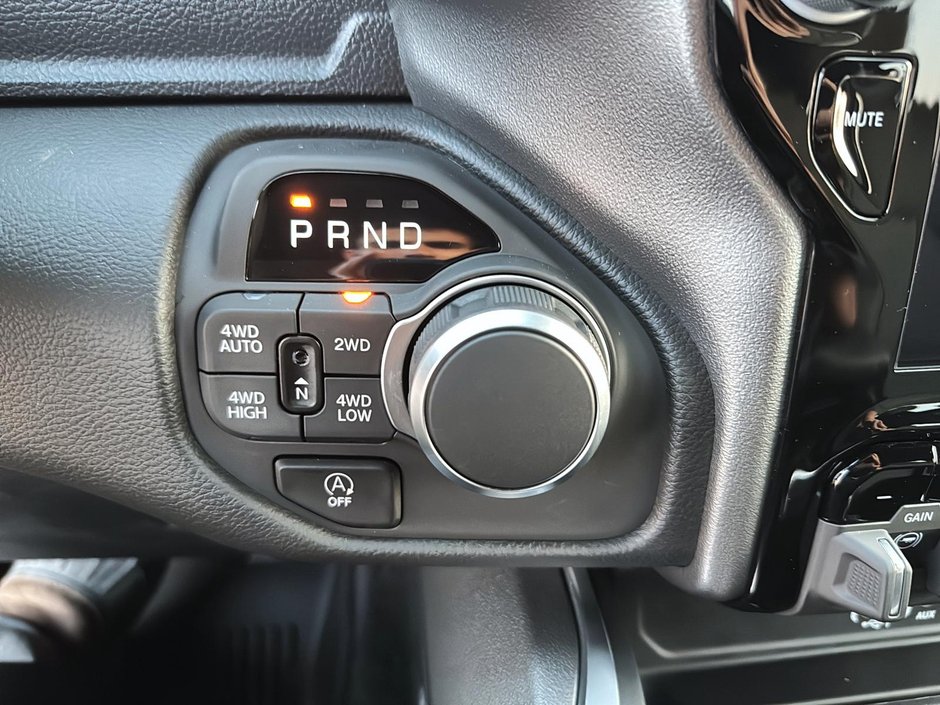 2025 Ram 1500 BIG HORN-13