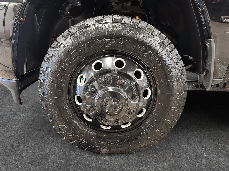 Ram 3500 Big Horn 2023-6