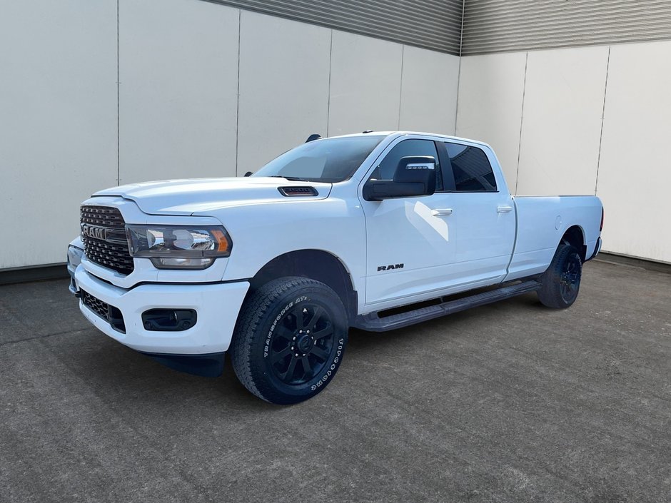 Ram 3500 Big Horn Night Crewcab V8 4X4 2024 à St-Jean-Sur-Richelieu, Québec