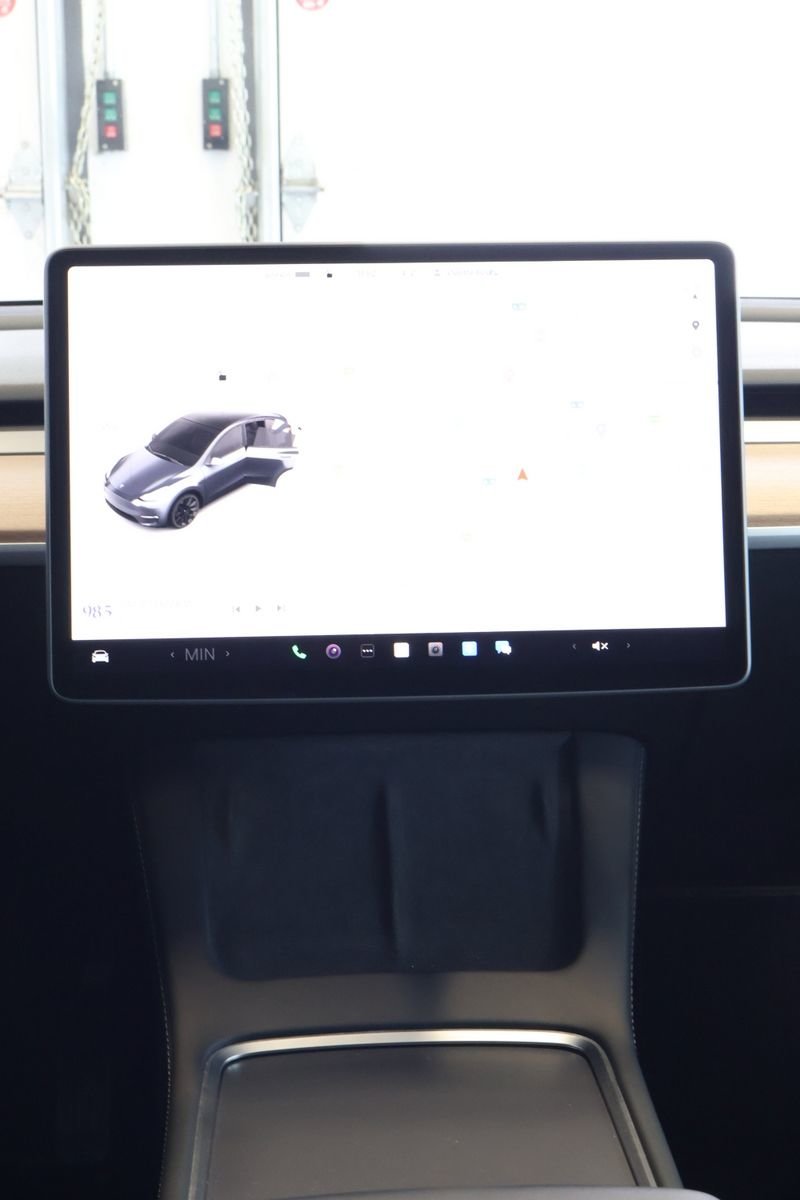 2022 Tesla Model Y Long Range AWD-14