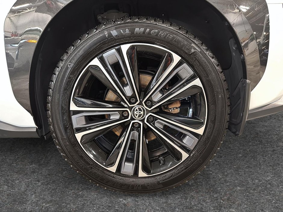 Toyota BZ4X XLE AWD CUIR TOIT-PANORAMIQUE 2024-6