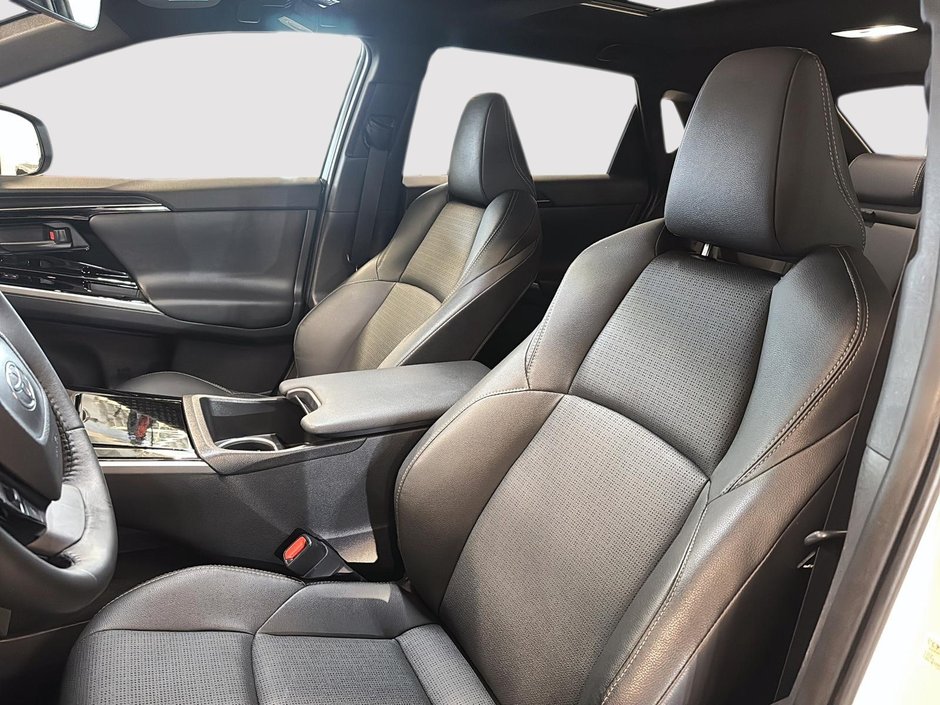 Toyota BZ4X XLE AWD CUIR TOIT-PANORAMIQUE 2024-8