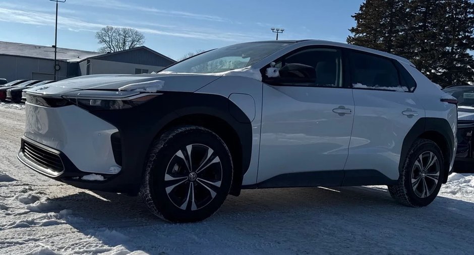 Toyota BZ4X XLE AWD TOIT-PANORAMIQUE 2024 à St-Jean-Sur-Richelieu, Québec