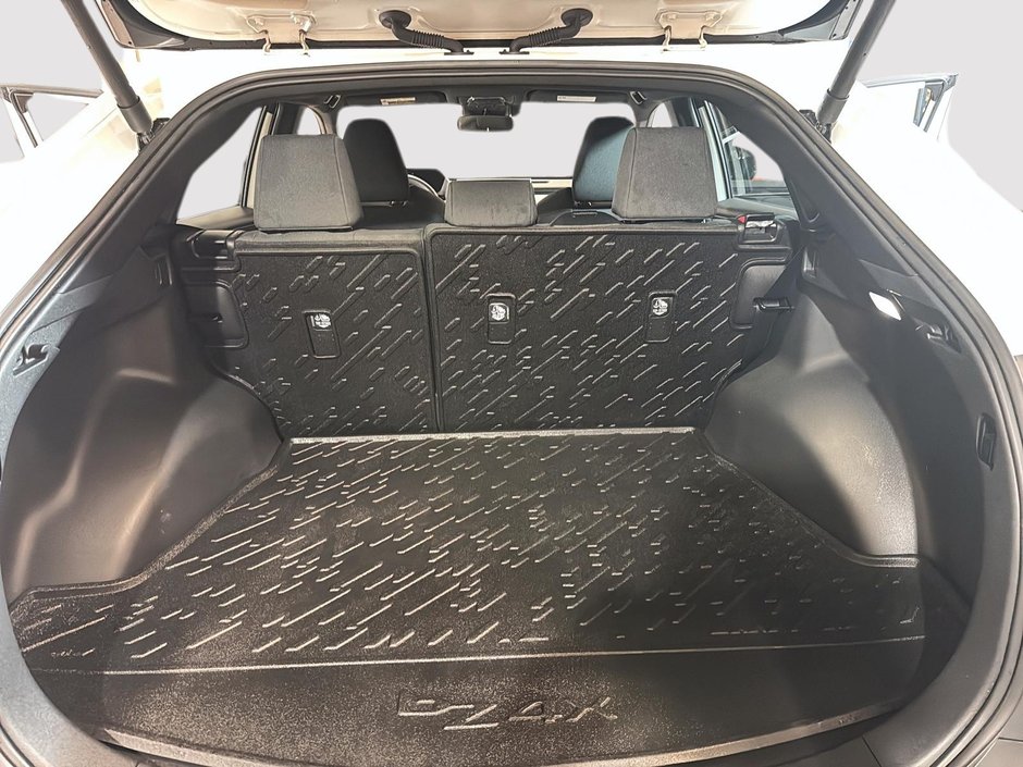 2024 Toyota BZ4X LE-5