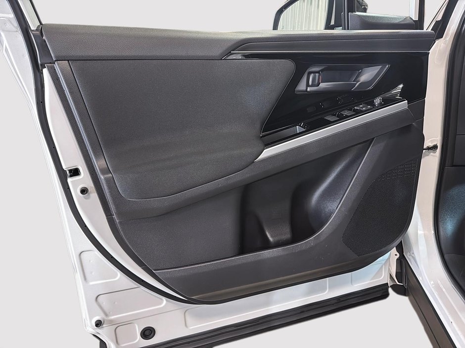 2024 Toyota BZ4X LE-10