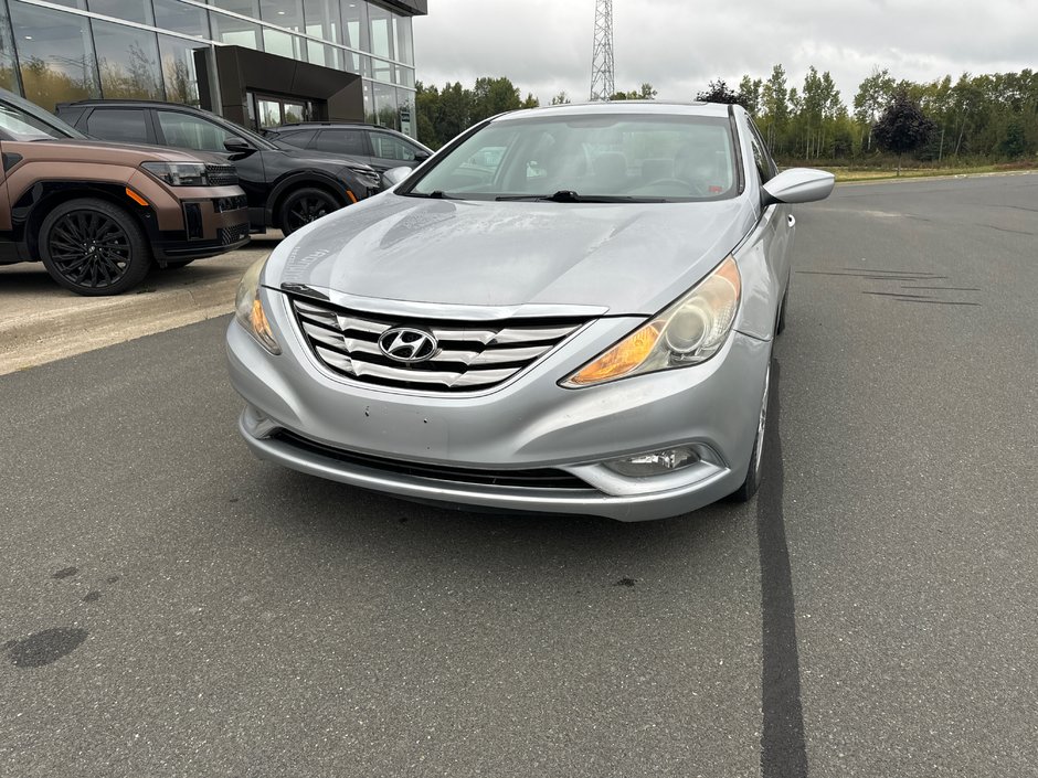 2011  Sonata GLS in Bathurst, New Brunswick