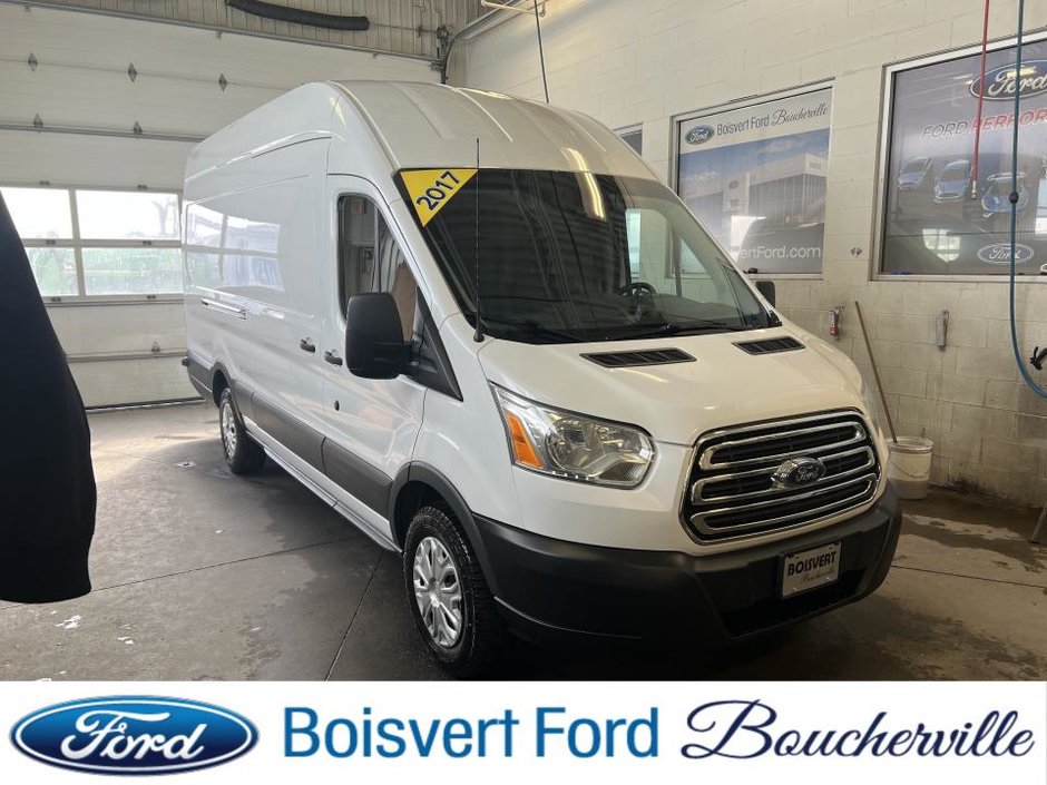 2017 Ford Cargo T-250 EL toit surélevé 148 po PNBV de 9 in Boucherville, Quebec