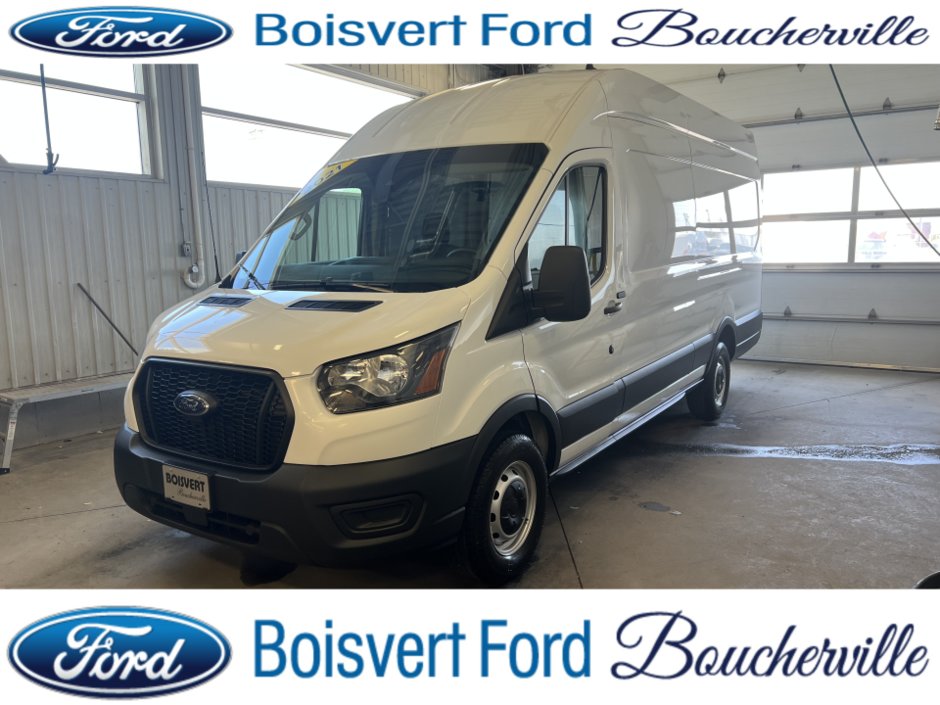2021 Ford Cargo T-250 EL PA toit surélevé 148 po PNBV de 9 070 lb in Boucherville, Quebec