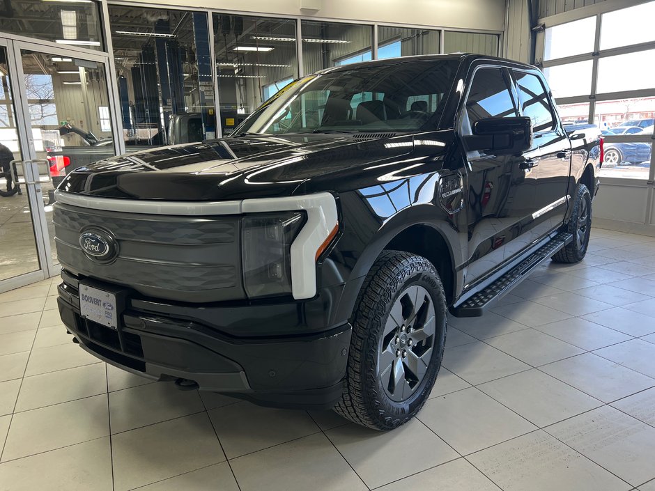 2023 Ford F-150 Lightning Lariat full in Boucherville, Quebec