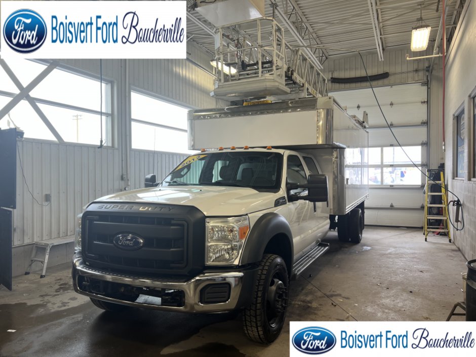 2012 Ford F-550 Cab Crew 2RM empat 176po cab à essieu 60po XL in Boucherville, Quebec