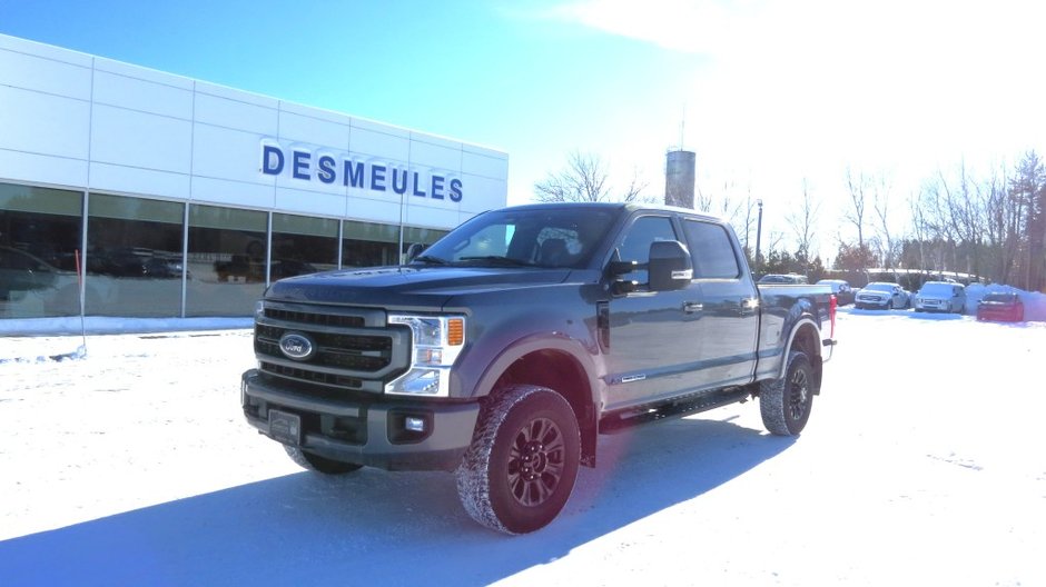 Ford F-350 Super Duty 4WD Crew Cab TREMOR LARIAT 2022 à Les Escoumins, Québec