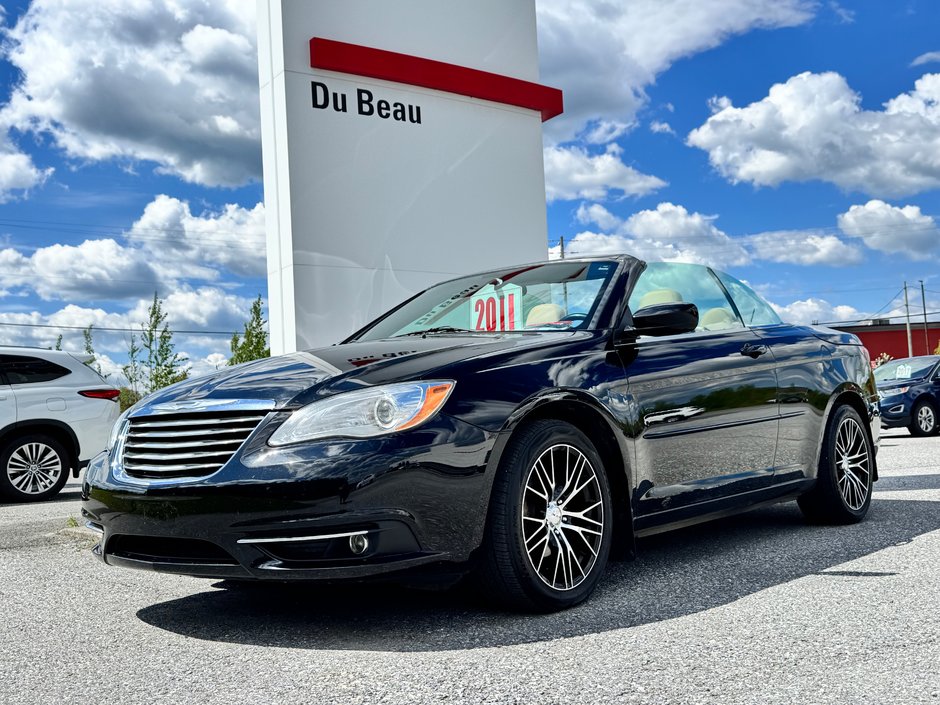 Chrysler 200 CONVERTIBLE / V6 / JAMAIS SORTI L'HIVER / 2011 à Thetford Mines, Québec