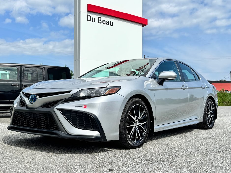 Toyota Camry HYBRIDE SE + TOIT OUVRANT / MAGS 18 / 1 SEUL PROPRIÉTAIRE / WOW 2022 à Thetford Mines, Québec