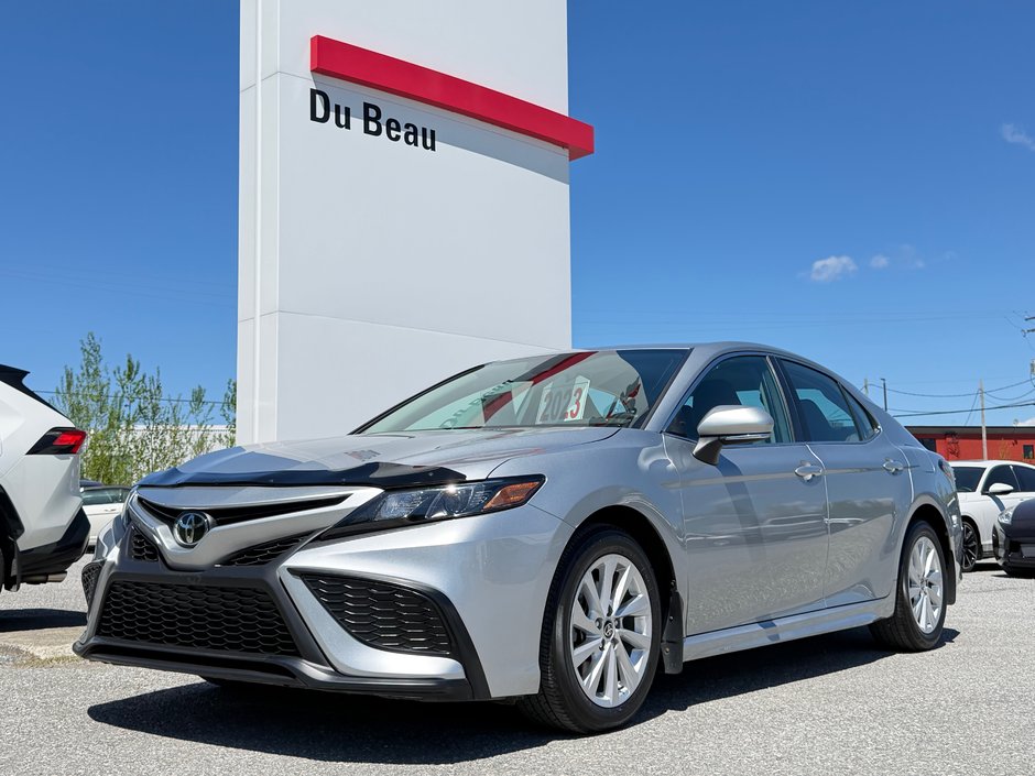 2023 Toyota Camry SE / 26.000KM WOWWW ! PEA 28-06-28=100KM / in Thetford Mines, Quebec
