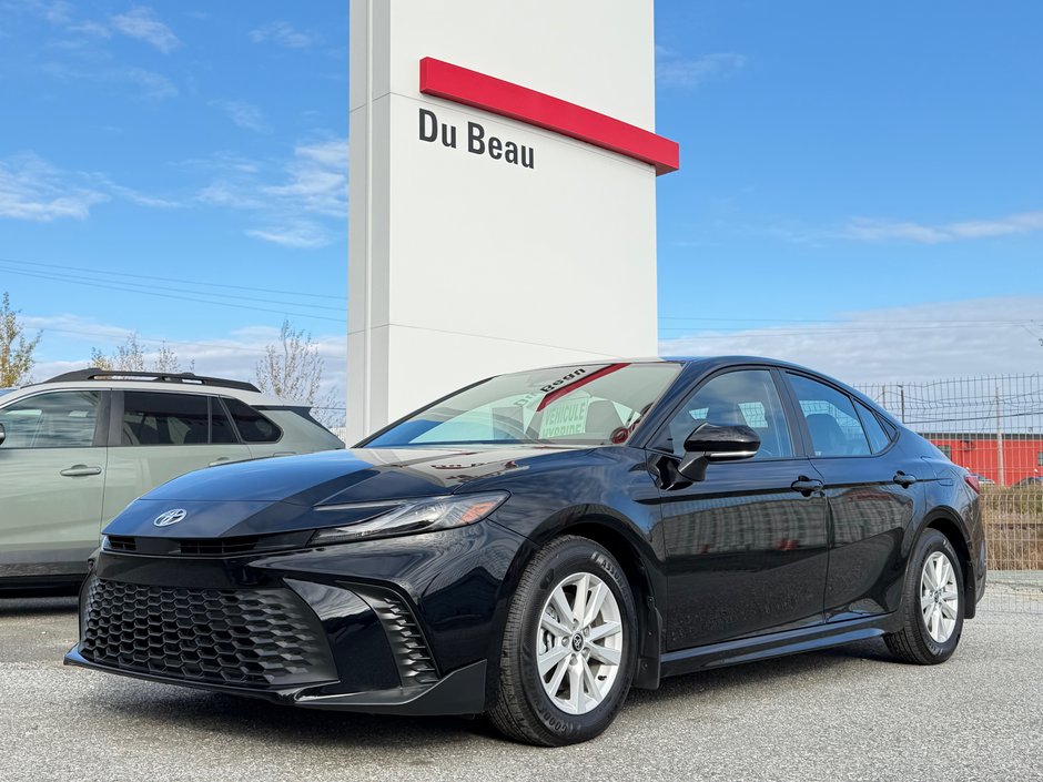 Toyota Camry HYBRIDE SE / SHOWROOM / 2026 à Thetford Mines, Québec