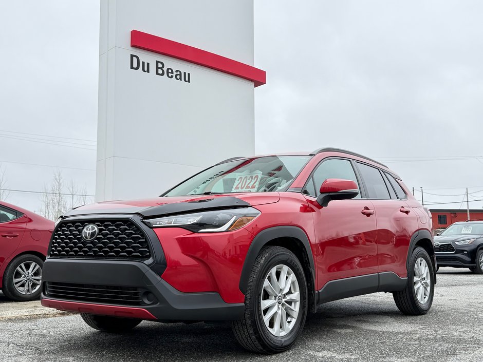 2022 Toyota Corolla Cross LE AWD + TOIT / CARFAX 17.000$ / AUBAINE / in Thetford Mines, Quebec