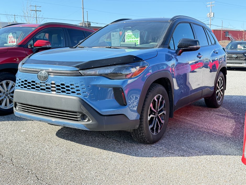 2026 Toyota Corolla Cross SE HYBRIDE AWD / 7,400KM / PEA 30-10-30=100KM WOW / in Thetford Mines, Quebec