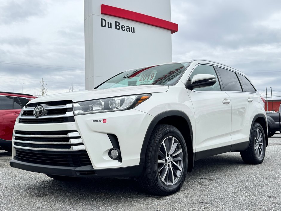 2019 Toyota Highlander XLE AWD / 8 PLACES / GPS / CUIR ET ++++ / in Thetford Mines, Quebec