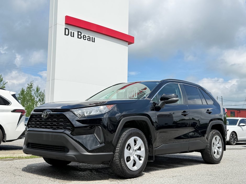 2021 Toyota RAV4 LE AWD / DEMARREUR DISTANCE / CARFAX 3,232$ / in Thetford Mines, Quebec