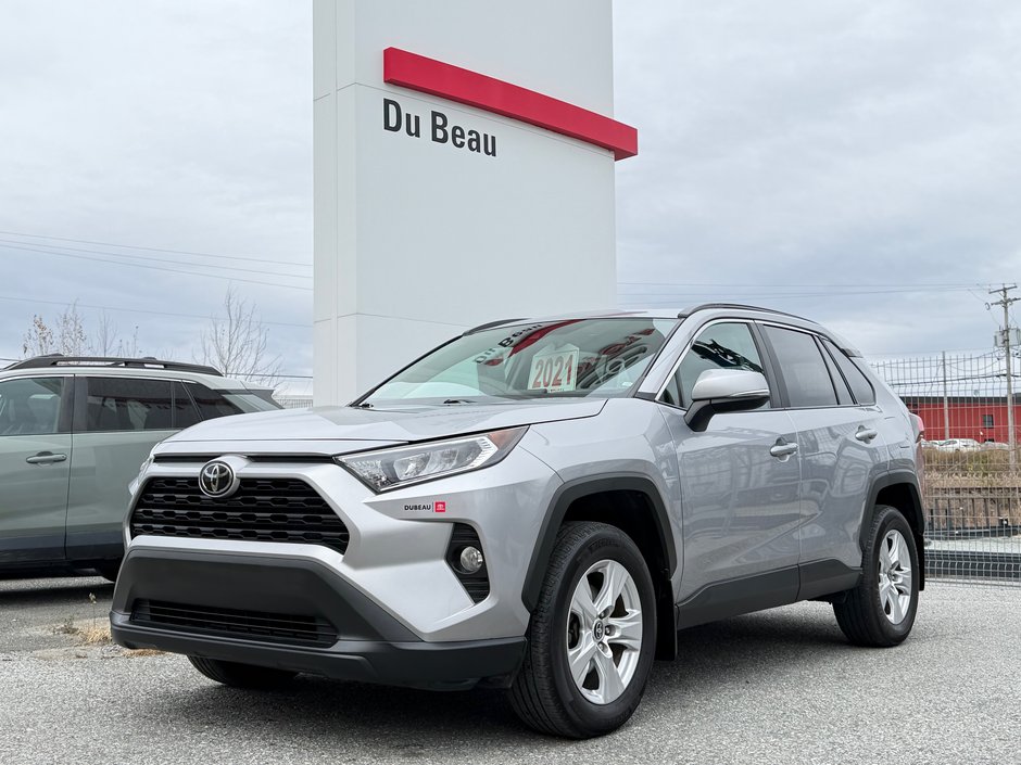 Toyota RAV4 XLE AWD / ATTACHE REMORQUE / FREINS NEUFS / 2021 à Thetford Mines, Québec