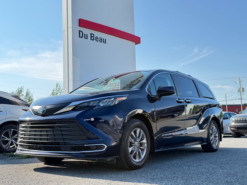 2024 Toyota Sienna XLE FWD / 8 PLACES / PEA 23-05-29=120KM / in Thetford Mines, Quebec