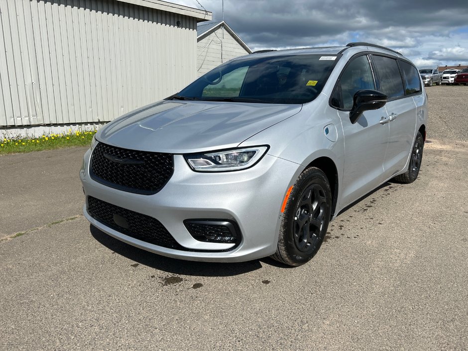 2024  Pacifica Hybrid PREMIUM S APPEARANCE in Paspébiac, Quebec