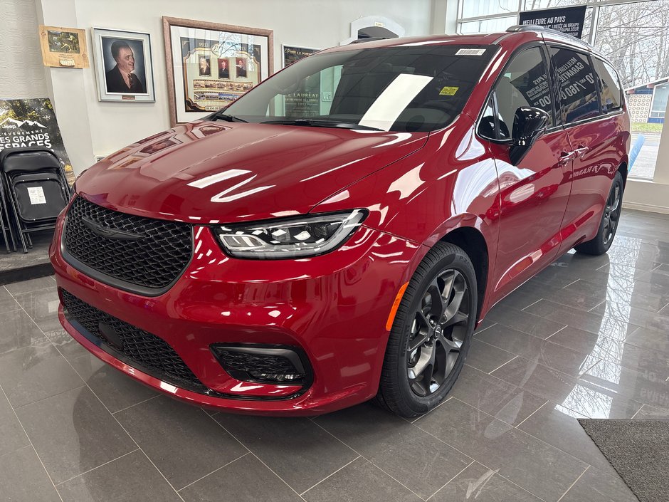 2026 Chrysler Pacifica SELECT in Paspébiac, Quebec