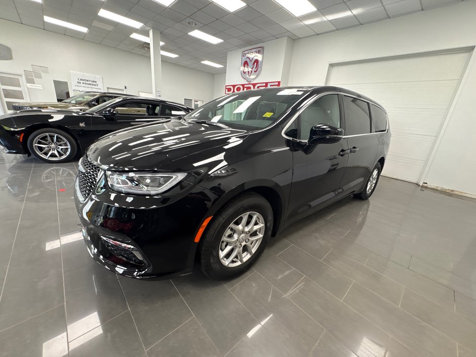 2026 Chrysler Pacifica SELECT in Paspébiac, Quebec