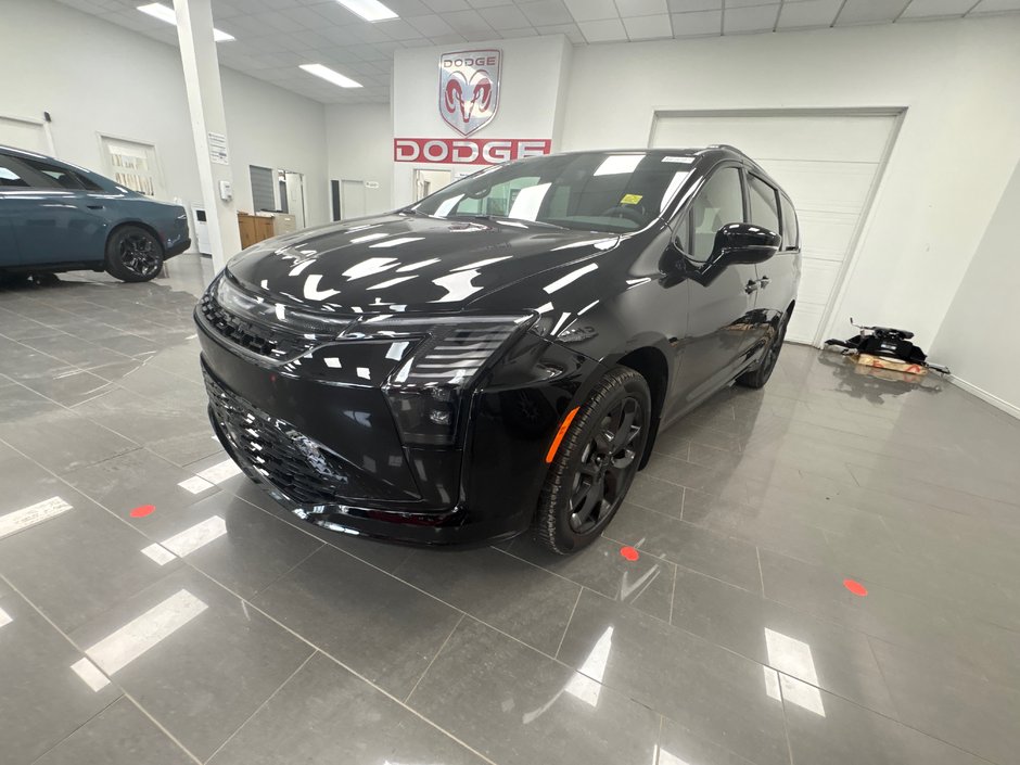 Chrysler Pacifica  2027 à Paspébiac, Québec
