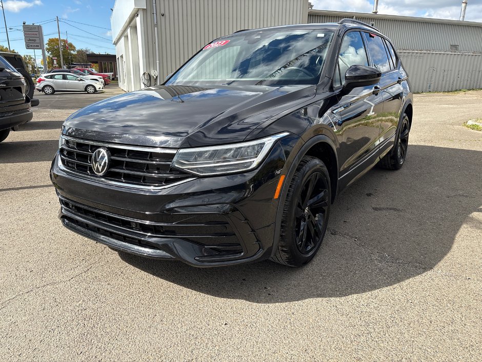 Volkswagen Tiguan Comfortline R-Line Black Edition 2023 à Paspébiac, Québec